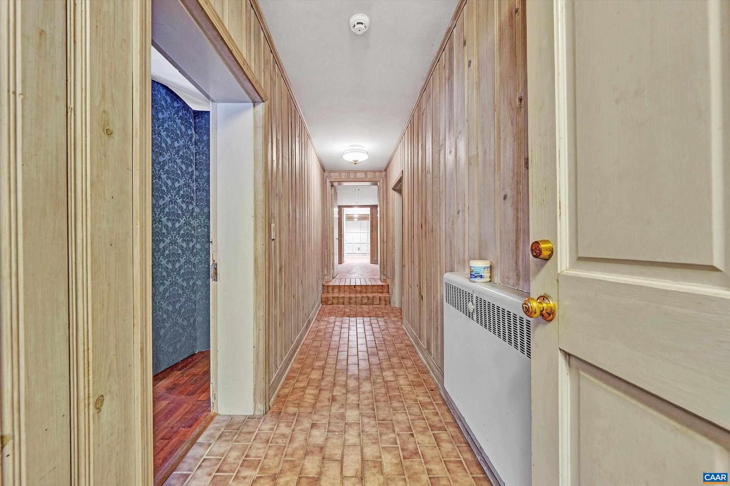 934 COMMANDER DR, ROANOKE, Virginia 24019, 6 Bedrooms Bedrooms, ,7 BathroomsBathrooms,Residential,For sale,934 COMMANDER DR,672230 MLS # 672230