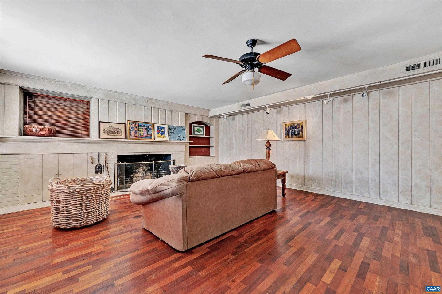 934 COMMANDER DR, ROANOKE, Virginia 24019, 6 Bedrooms Bedrooms, ,7 BathroomsBathrooms,Residential,For sale,934 COMMANDER DR,672230 MLS # 672230