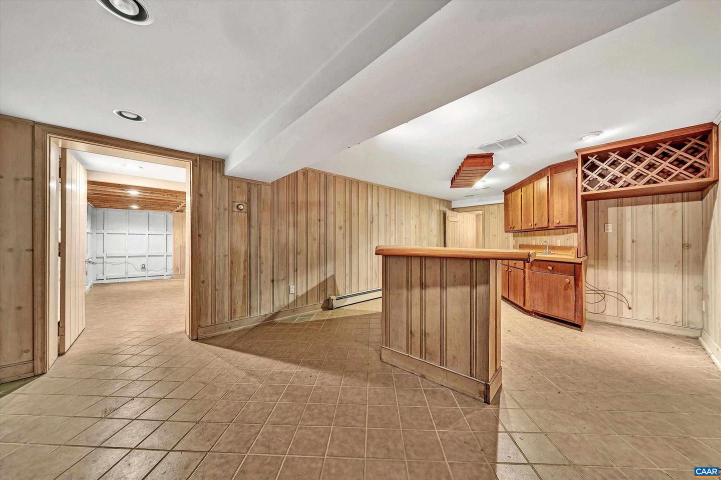 934 COMMANDER DR, ROANOKE, Virginia 24019, 6 Bedrooms Bedrooms, ,7 BathroomsBathrooms,Residential,For sale,934 COMMANDER DR,672230 MLS # 672230