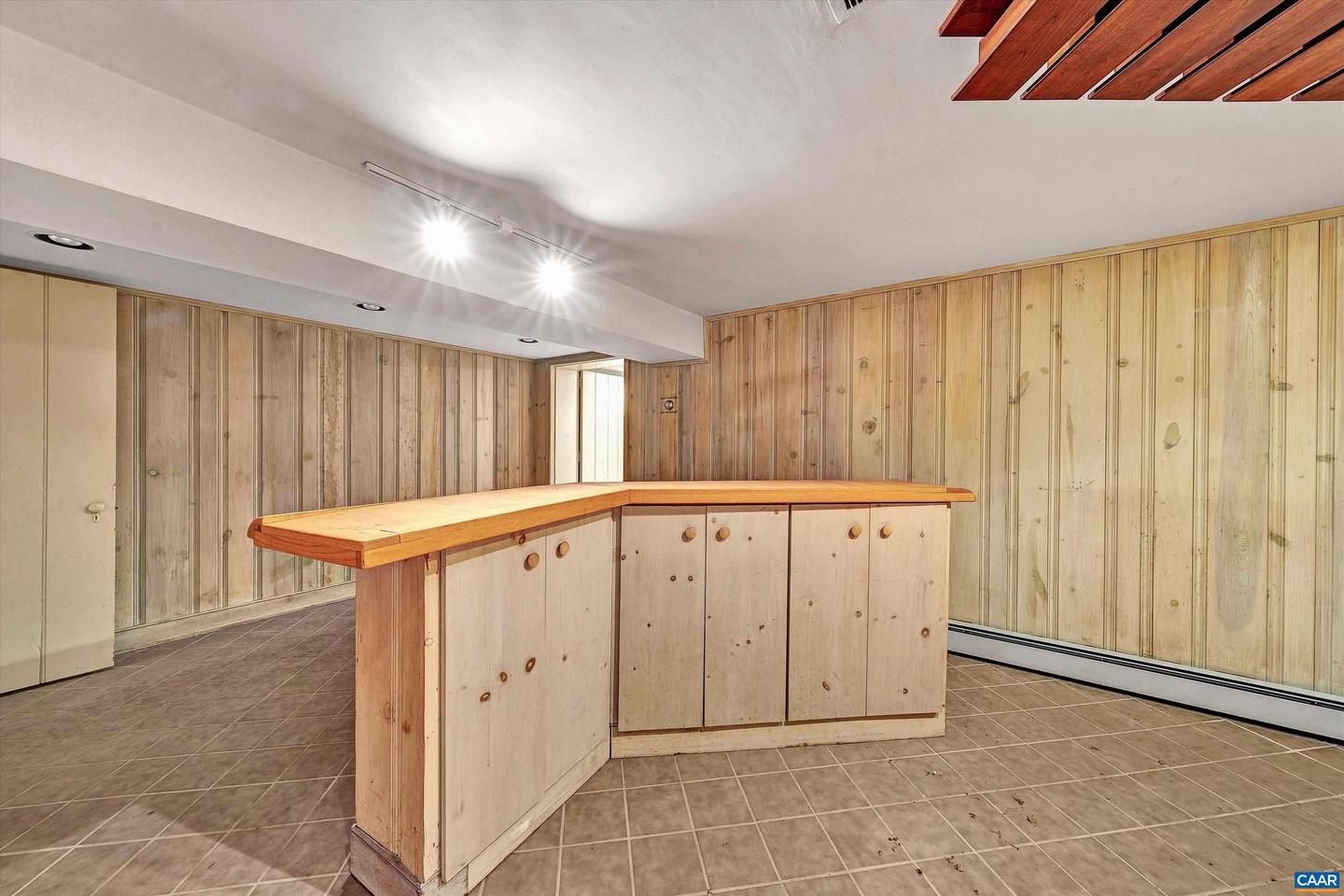 934 COMMANDER DR, ROANOKE, Virginia 24019, 6 Bedrooms Bedrooms, ,7 BathroomsBathrooms,Residential,For sale,934 COMMANDER DR,672230 MLS # 672230