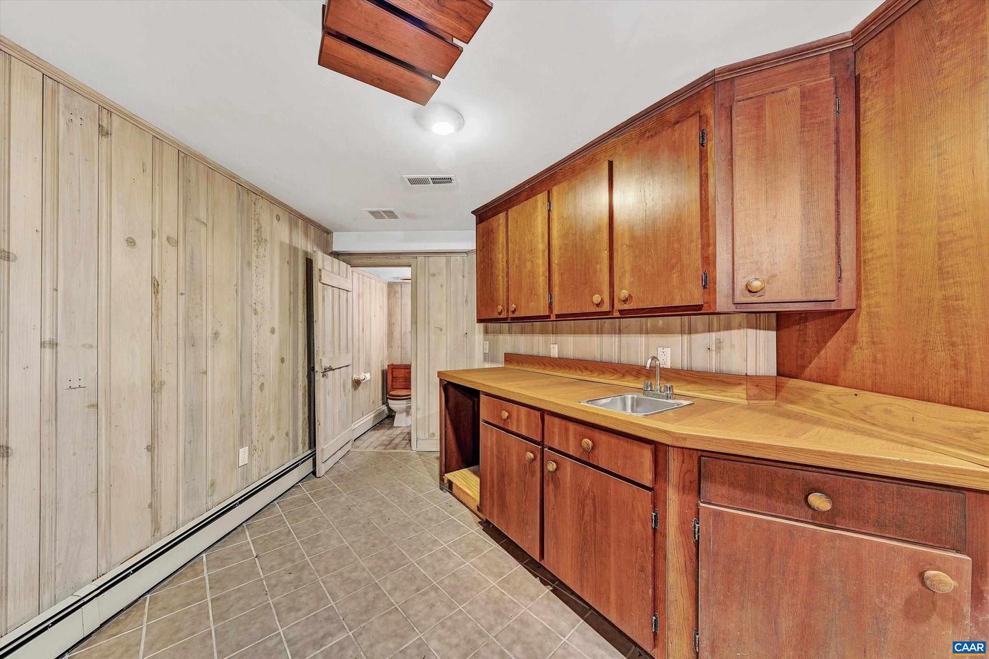 934 COMMANDER DR, ROANOKE, Virginia 24019, 6 Bedrooms Bedrooms, ,7 BathroomsBathrooms,Residential,For sale,934 COMMANDER DR,672230 MLS # 672230