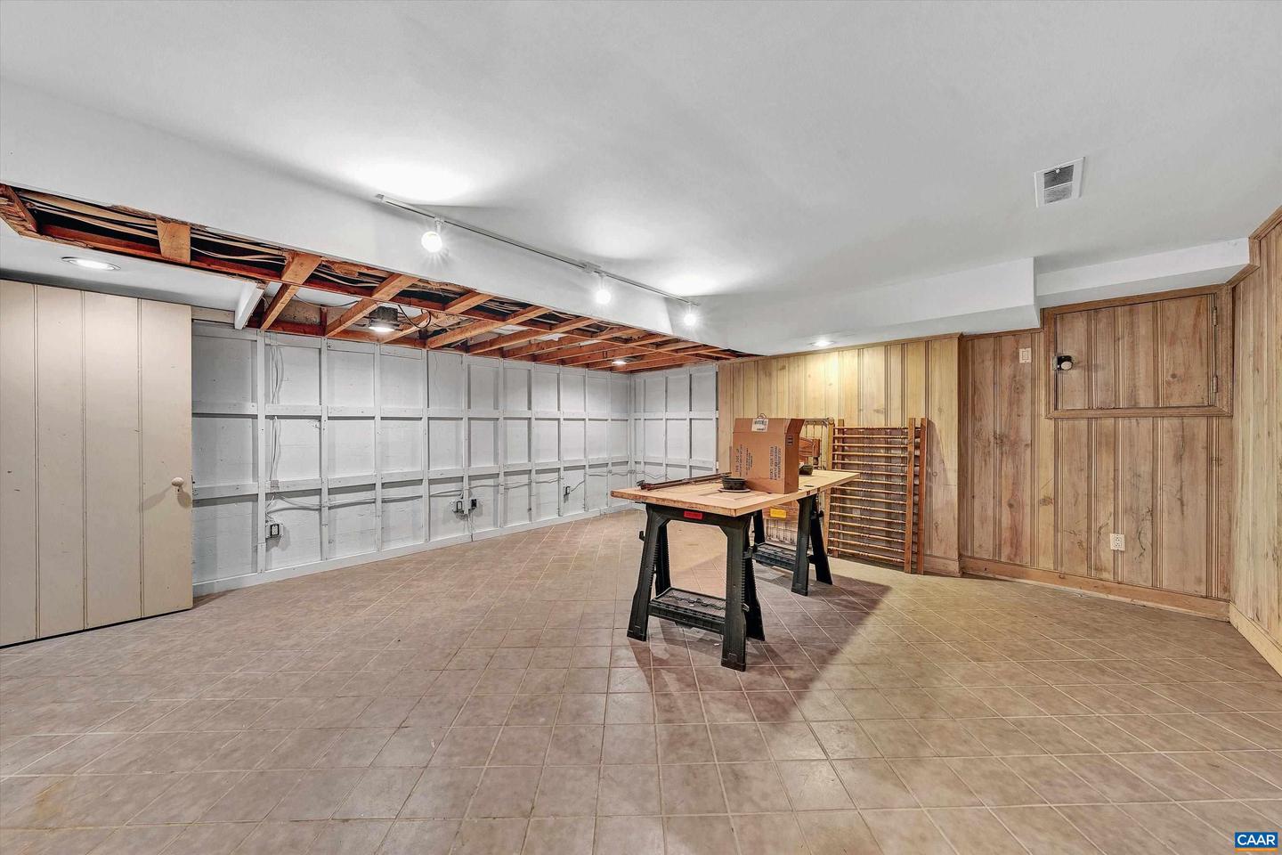 934 COMMANDER DR, ROANOKE, Virginia 24019, 6 Bedrooms Bedrooms, ,7 BathroomsBathrooms,Residential,For sale,934 COMMANDER DR,672230 MLS # 672230