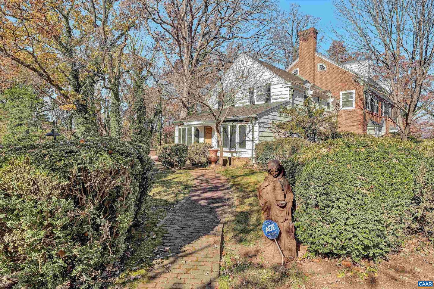 934 COMMANDER DR, ROANOKE, Virginia 24019, 6 Bedrooms Bedrooms, ,7 BathroomsBathrooms,Residential,For sale,934 COMMANDER DR,672230 MLS # 672230