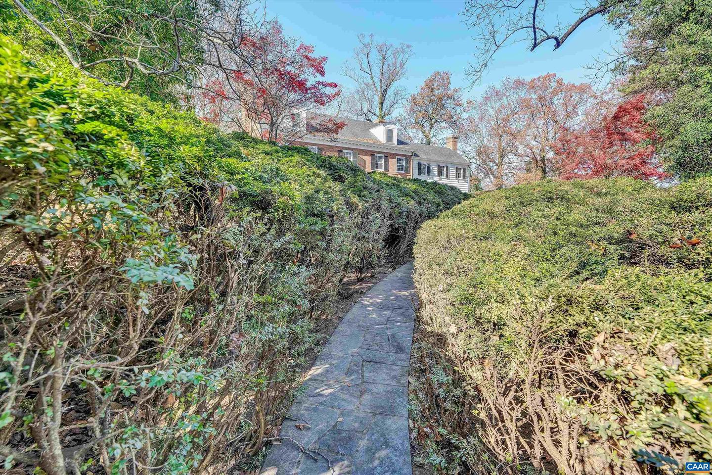 934 COMMANDER DR, ROANOKE, Virginia 24019, 6 Bedrooms Bedrooms, ,7 BathroomsBathrooms,Residential,For sale,934 COMMANDER DR,672230 MLS # 672230