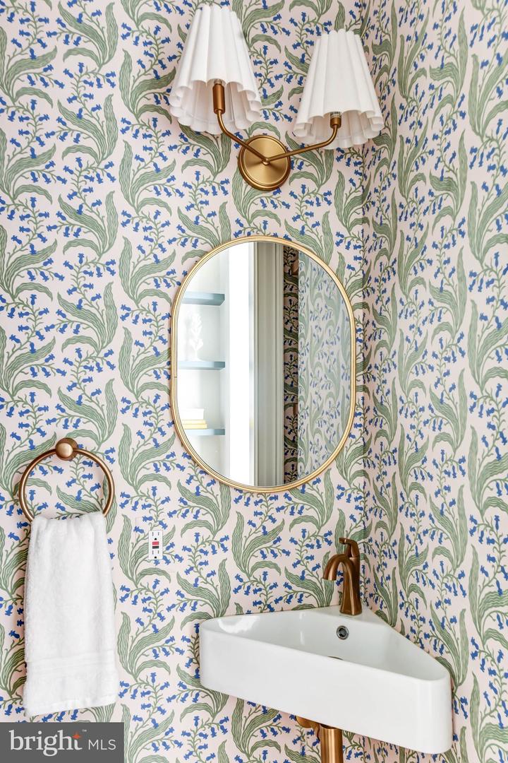 311 5TH ST SE, WASHINGTON, District Of Columbia 20003, 5 Bedrooms Bedrooms, ,3 BathroomsBathrooms,Residential,For sale,311 5TH ST SE,DCDC2206936 MLS # DCDC2206936