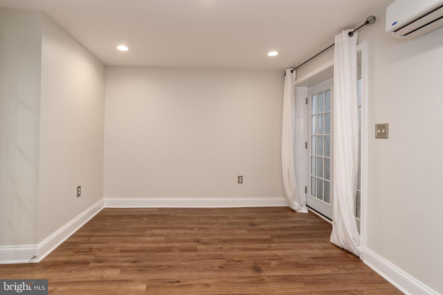 744 7TH ST SE, WASHINGTON, District Of Columbia 20003, 5 Bedrooms Bedrooms, 10 Rooms Rooms,4 BathroomsBathrooms,Residential,For sale,744 7TH ST SE,DCDC2226066 MLS # DCDC2226066