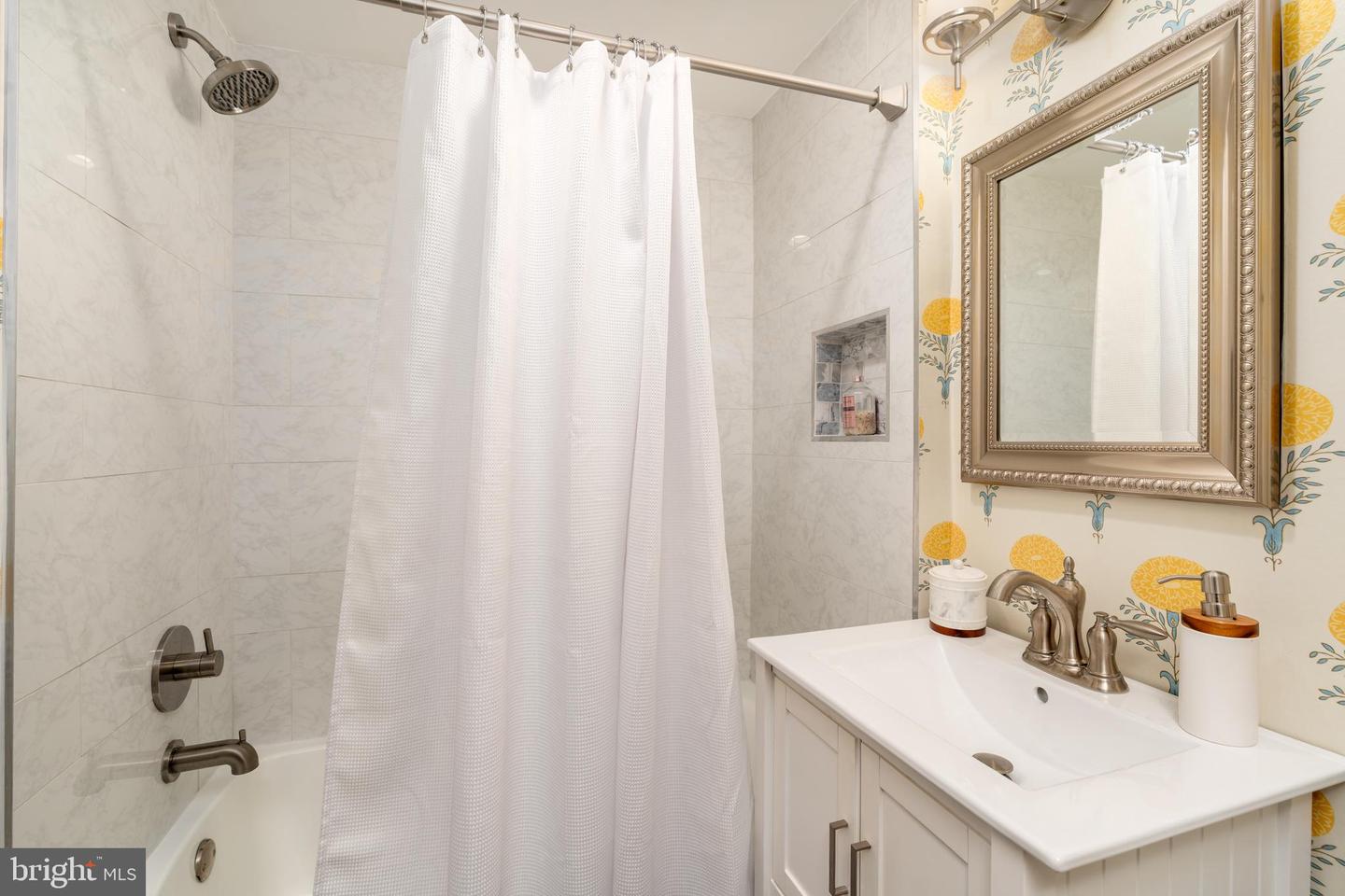 744 7TH ST SE, WASHINGTON, District Of Columbia 20003, 5 Bedrooms Bedrooms, 10 Rooms Rooms,4 BathroomsBathrooms,Residential,For sale,744 7TH ST SE,DCDC2226066 MLS # DCDC2226066