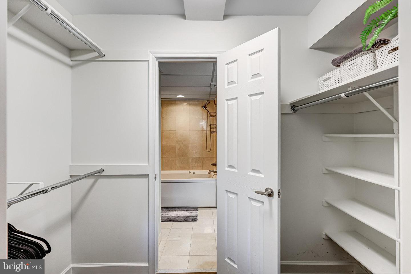 1276 N WAYNE ST #606, ARLINGTON, Virginia 22201, 1 Bedroom Bedrooms, ,1 BathroomBathrooms,Residential,For sale,1276 N WAYNE ST #606,VAAR2065458 MLS # VAAR2065458