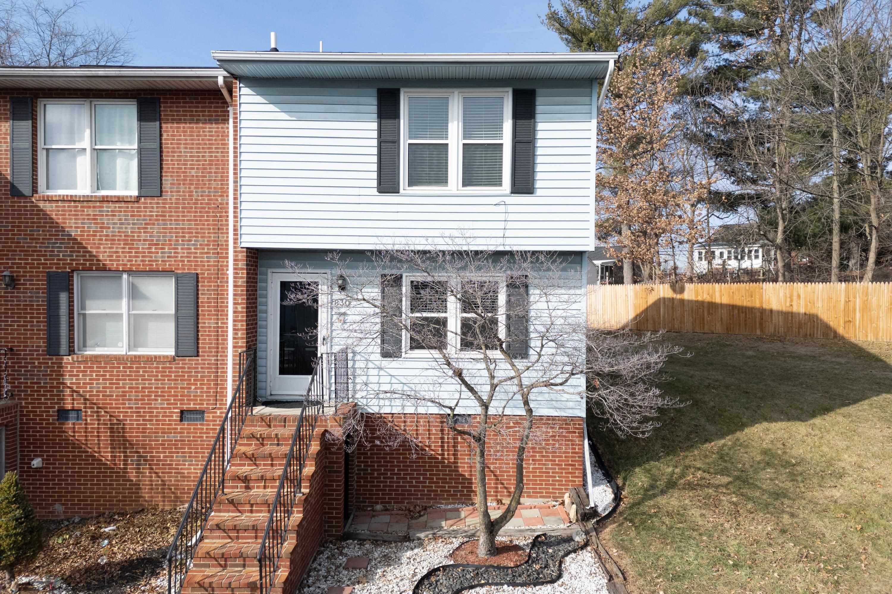 830 VINE ST, HARRISONBURG, Virginia 22802, 3 Bedrooms Bedrooms, ,1 BathroomBathrooms,Residential,830 VINE ST,672245 MLS # 672245