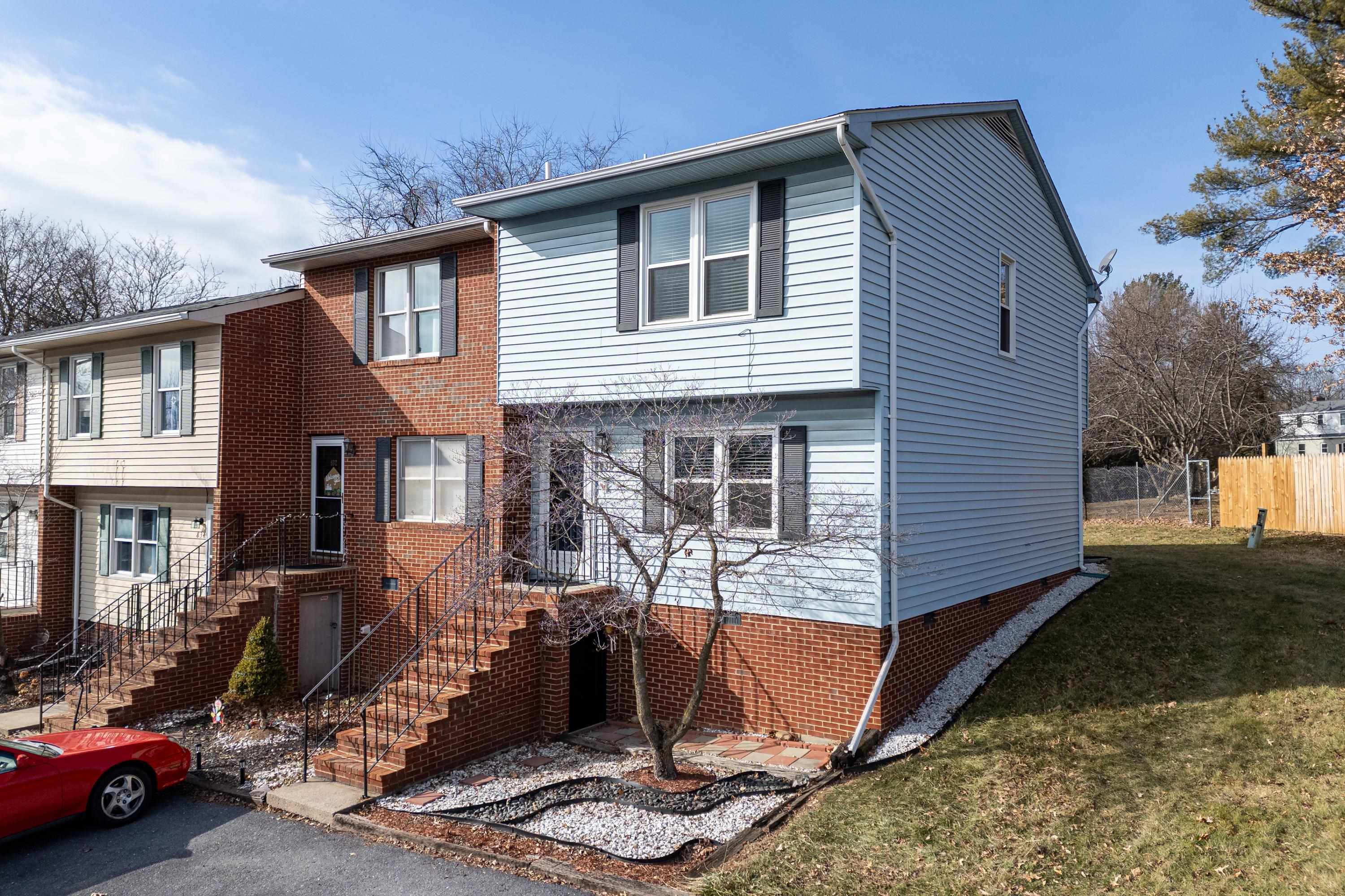 830 VINE ST, HARRISONBURG, Virginia 22802, 3 Bedrooms Bedrooms, ,1 BathroomBathrooms,Residential,830 VINE ST,672245 MLS # 672245