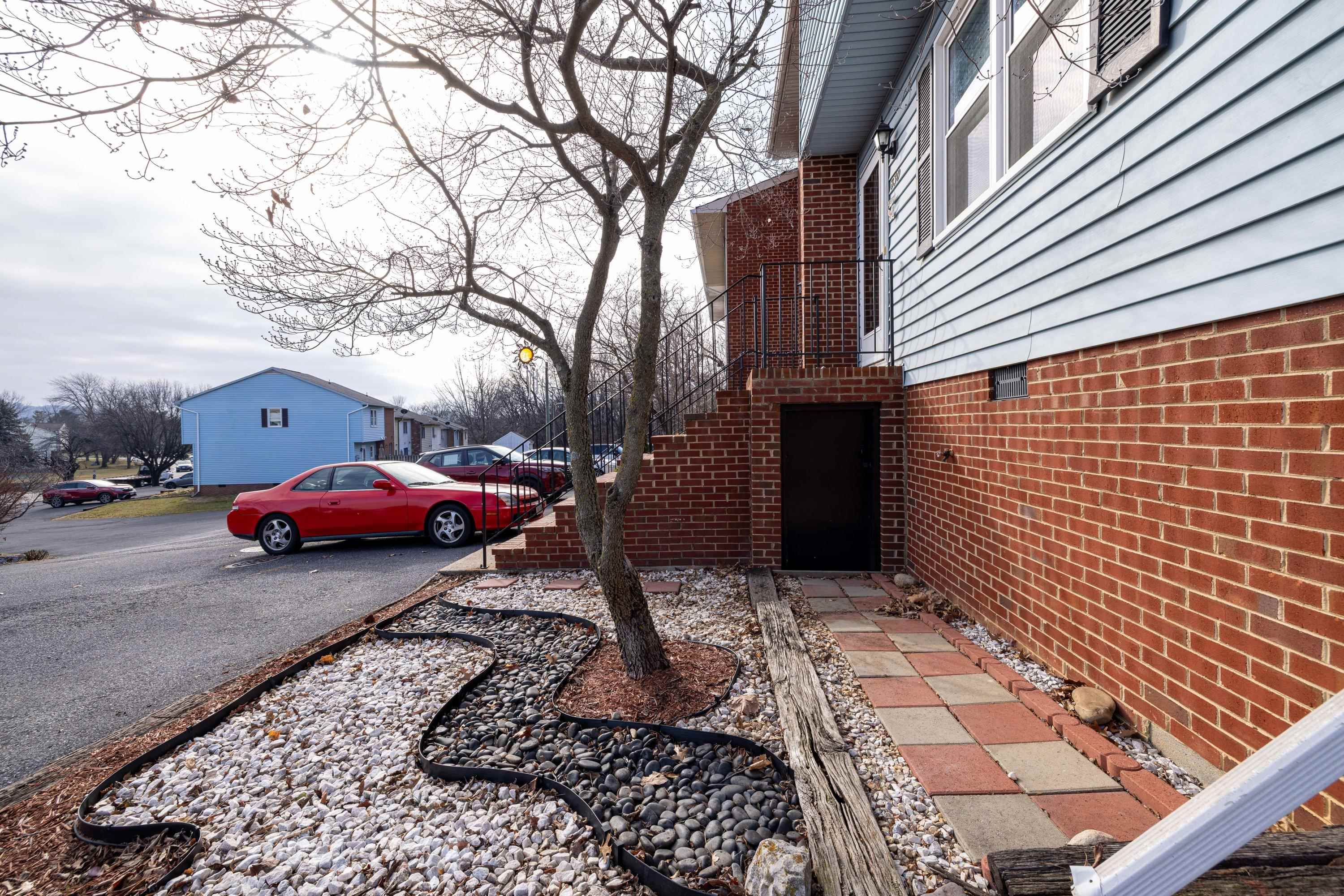 830 VINE ST, HARRISONBURG, Virginia 22802, 3 Bedrooms Bedrooms, ,1 BathroomBathrooms,Residential,830 VINE ST,672245 MLS # 672245