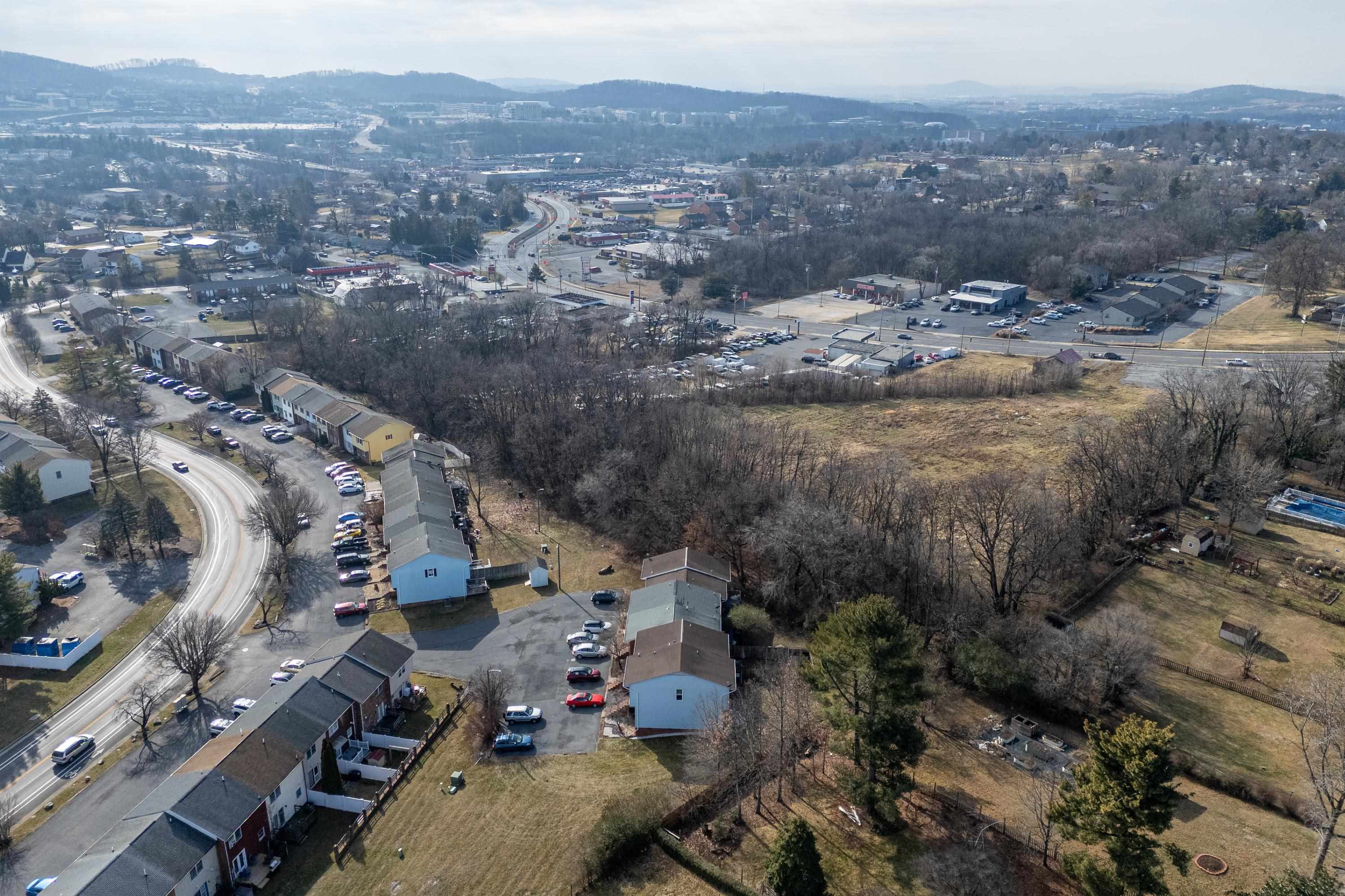 830 VINE ST, HARRISONBURG, Virginia 22802, 3 Bedrooms Bedrooms, ,1 BathroomBathrooms,Residential,830 VINE ST,672245 MLS # 672245