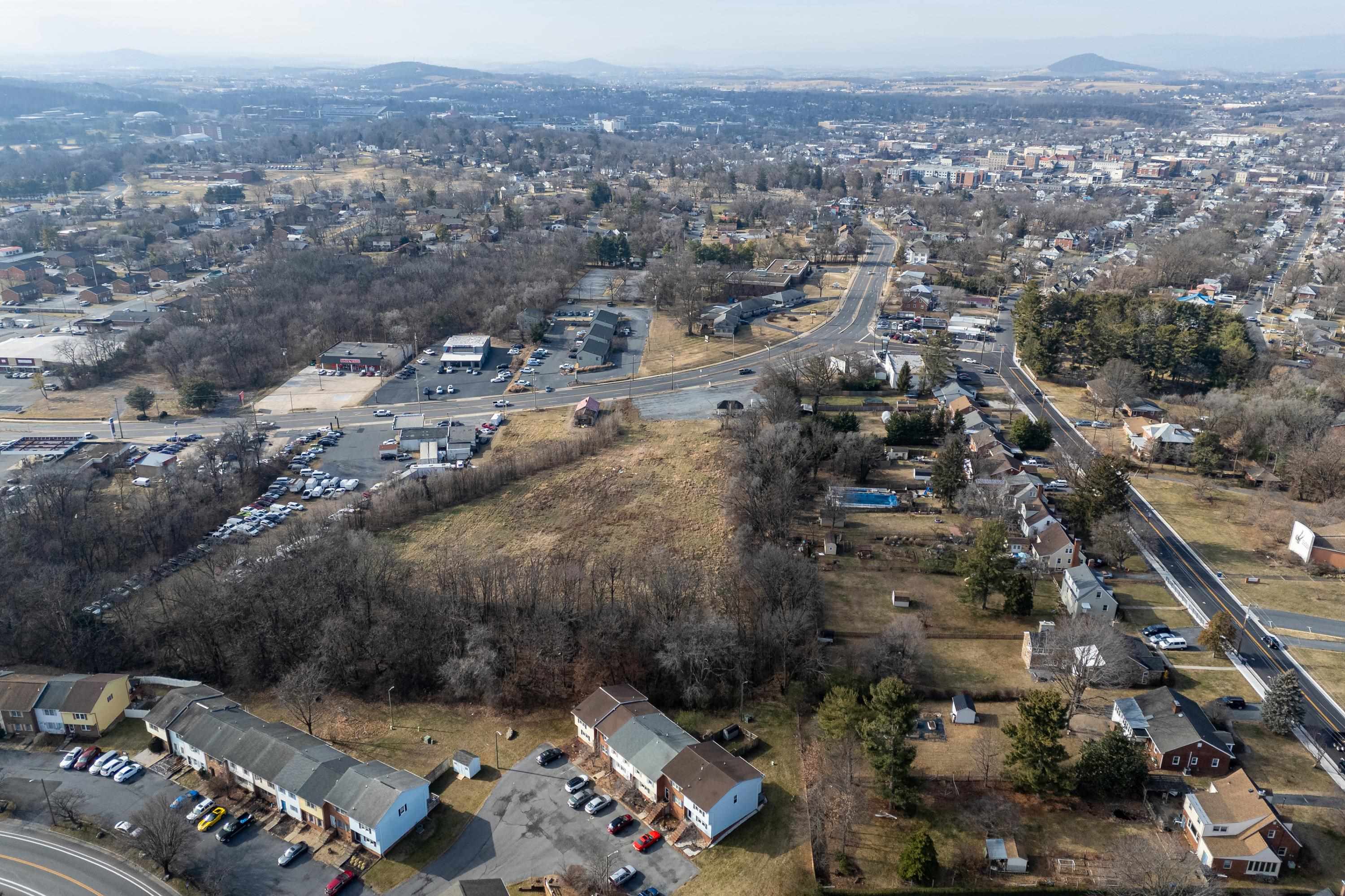 830 VINE ST, HARRISONBURG, Virginia 22802, 3 Bedrooms Bedrooms, ,1 BathroomBathrooms,Residential,830 VINE ST,672245 MLS # 672245