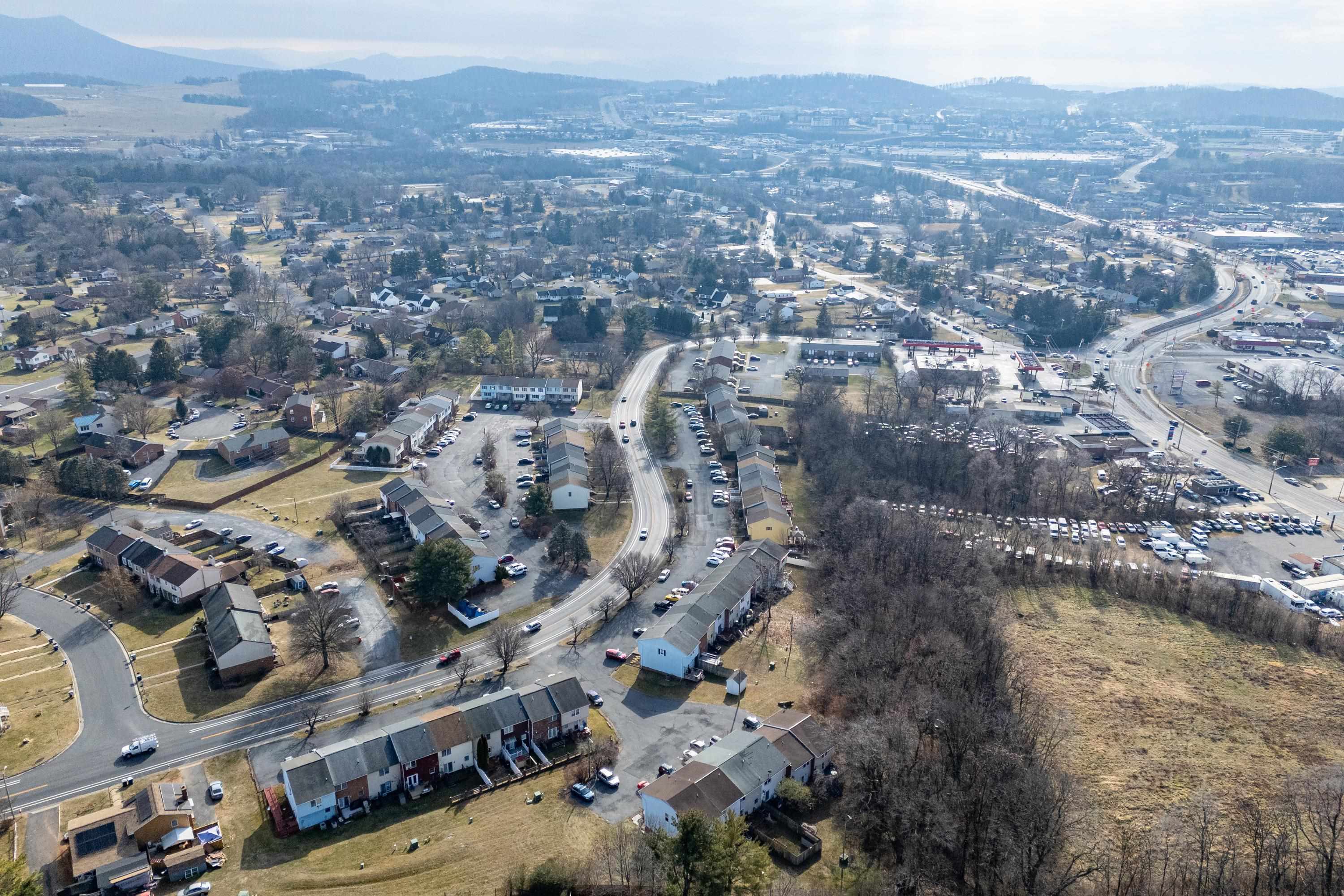 830 VINE ST, HARRISONBURG, Virginia 22802, 3 Bedrooms Bedrooms, ,1 BathroomBathrooms,Residential,830 VINE ST,672245 MLS # 672245