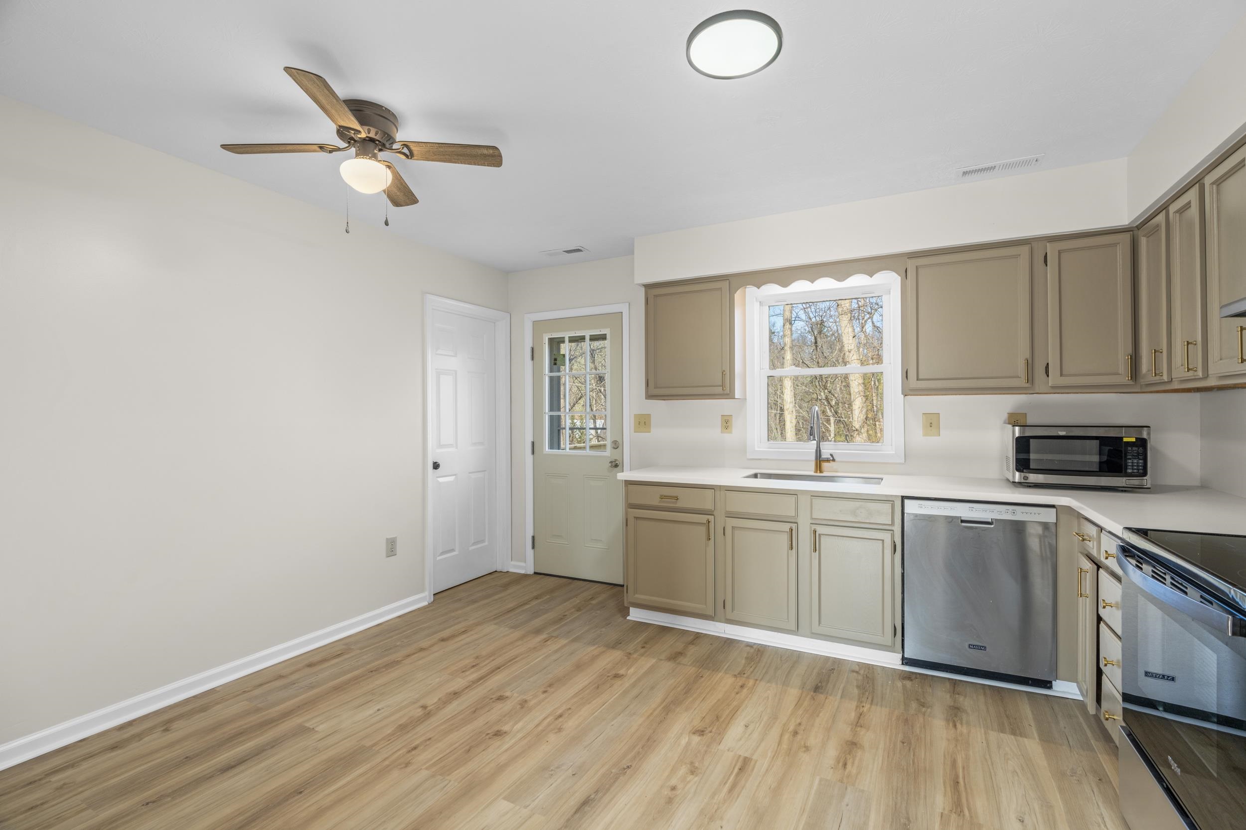 328 MONUMENT DR, STAUNTON, Virginia 24401, 3 Bedrooms Bedrooms, ,2 BathroomsBathrooms,Residential,328 MONUMENT DR,672251 MLS # 672251