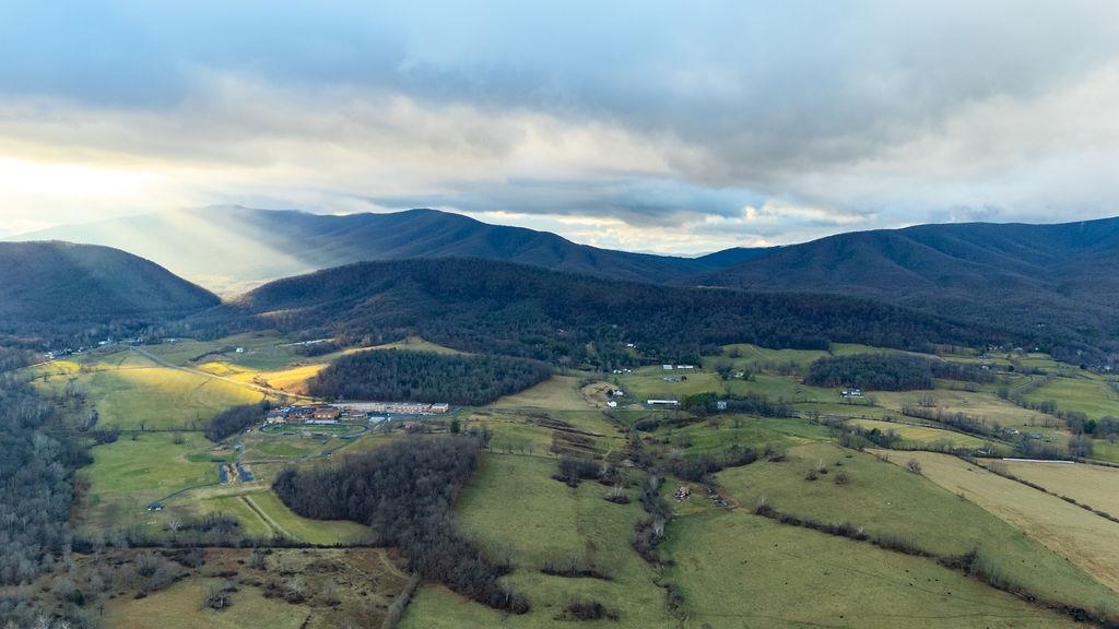 339 BUFFALO BRANCH LN, SWOOPE, Virginia 24479, 4 Bedrooms Bedrooms, ,1 BathroomBathrooms,Residential,339 BUFFALO BRANCH LN,671952 MLS # 671952