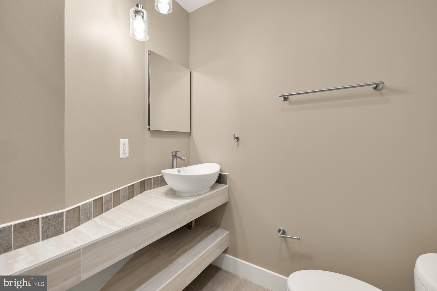 58 T ST NW #1, WASHINGTON, District Of Columbia 20001, 2 Bedrooms Bedrooms, ,1 BathroomBathrooms,Residential,For sale,58 T ST NW #1,DCDC2231406 MLS # DCDC2231406