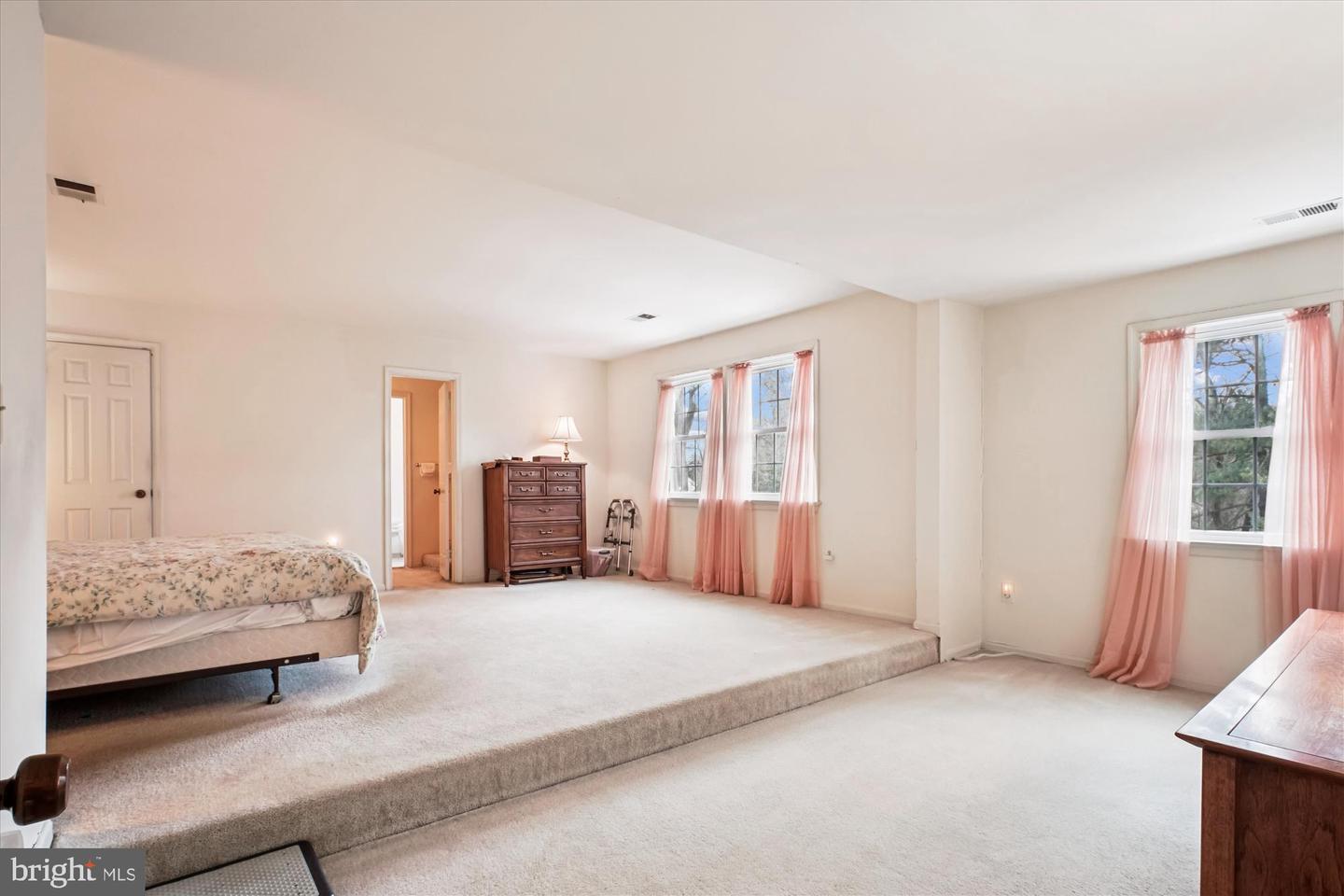 9007 EDGEPARK RD, VIENNA, Virginia 22182, 4 Bedrooms Bedrooms, ,2 BathroomsBathrooms,Residential,For sale,9007 EDGEPARK RD,VAFX2282210 MLS # VAFX2282210 9007 EDGEPARK RD, VIENNA, Virginia 22182, 4 Bedrooms Bedrooms, ,2 BathroomsBathrooms,Residential,For sale,9007 EDGEPARK RD,VAFX2282210 MLS # VAFX2282210