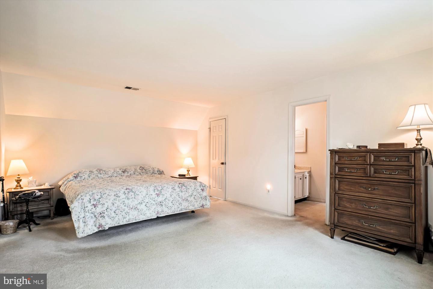 9007 EDGEPARK RD, VIENNA, Virginia 22182, 4 Bedrooms Bedrooms, ,2 BathroomsBathrooms,Residential,For sale,9007 EDGEPARK RD,VAFX2282210 MLS # VAFX2282210 9007 EDGEPARK RD, VIENNA, Virginia 22182, 4 Bedrooms Bedrooms, ,2 BathroomsBathrooms,Residential,For sale,9007 EDGEPARK RD,VAFX2282210 MLS # VAFX2282210