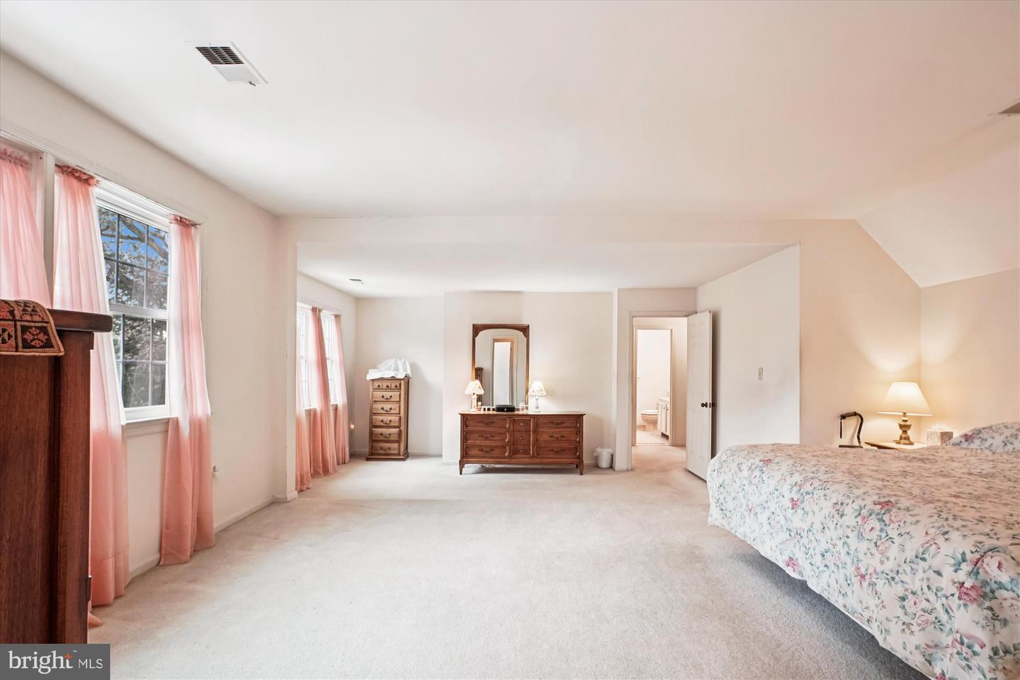 9007 EDGEPARK RD, VIENNA, Virginia 22182, 4 Bedrooms Bedrooms, ,2 BathroomsBathrooms,Residential,For sale,9007 EDGEPARK RD,VAFX2282210 MLS # VAFX2282210 9007 EDGEPARK RD, VIENNA, Virginia 22182, 4 Bedrooms Bedrooms, ,2 BathroomsBathrooms,Residential,For sale,9007 EDGEPARK RD,VAFX2282210 MLS # VAFX2282210