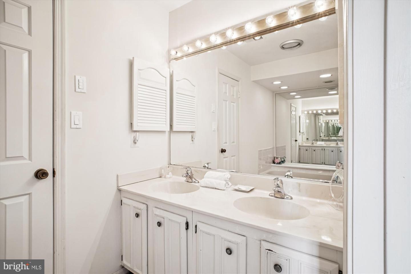 9007 EDGEPARK RD, VIENNA, Virginia 22182, 4 Bedrooms Bedrooms, ,2 BathroomsBathrooms,Residential,For sale,9007 EDGEPARK RD,VAFX2282210 MLS # VAFX2282210 9007 EDGEPARK RD, VIENNA, Virginia 22182, 4 Bedrooms Bedrooms, ,2 BathroomsBathrooms,Residential,For sale,9007 EDGEPARK RD,VAFX2282210 MLS # VAFX2282210