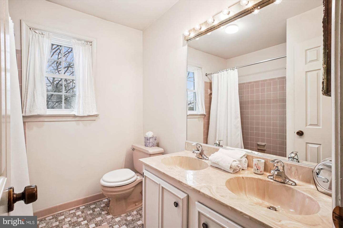 9007 EDGEPARK RD, VIENNA, Virginia 22182, 4 Bedrooms Bedrooms, ,2 BathroomsBathrooms,Residential,For sale,9007 EDGEPARK RD,VAFX2282210 MLS # VAFX2282210 9007 EDGEPARK RD, VIENNA, Virginia 22182, 4 Bedrooms Bedrooms, ,2 BathroomsBathrooms,Residential,For sale,9007 EDGEPARK RD,VAFX2282210 MLS # VAFX2282210