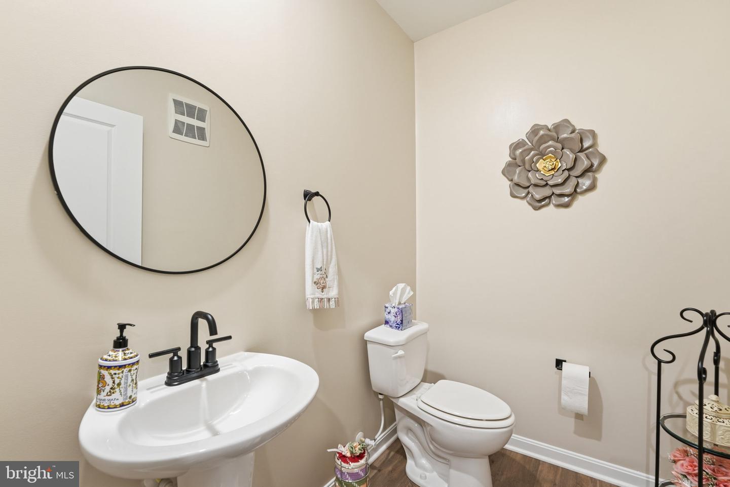 13950 ENGLEFIELD DR #302, WOODBRIDGE, Virginia 22193, 2 Bedrooms Bedrooms, ,2 BathroomsBathrooms,Residential,For sale,13950 ENGLEFIELD DR #302,VAPW2109076 MLS # VAPW2109076