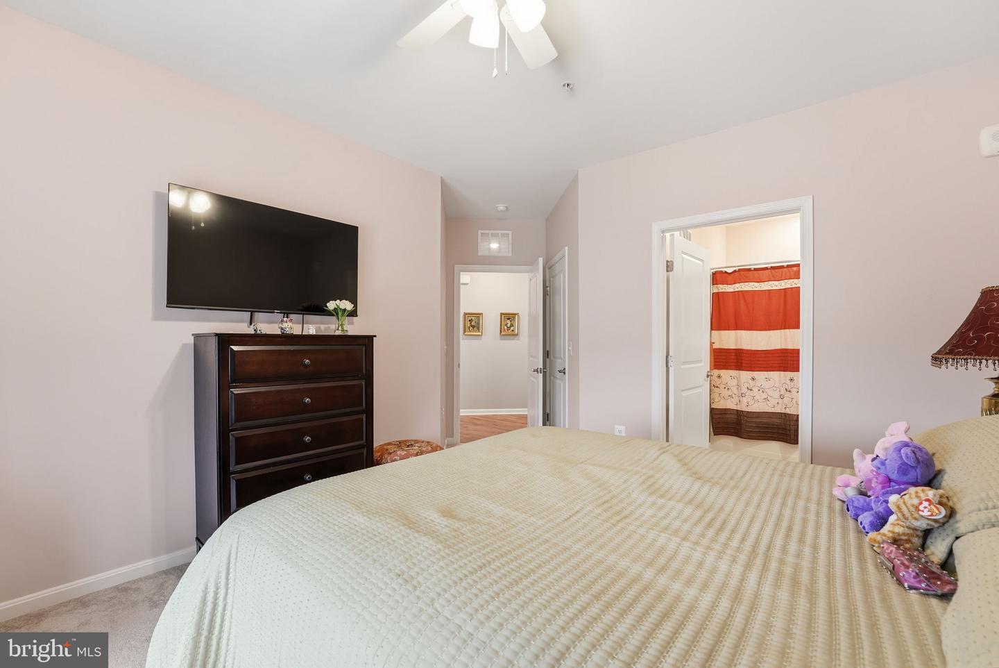 13950 ENGLEFIELD DR #302, WOODBRIDGE, Virginia 22193, 2 Bedrooms Bedrooms, ,2 BathroomsBathrooms,Residential,For sale,13950 ENGLEFIELD DR #302,VAPW2109076 MLS # VAPW2109076