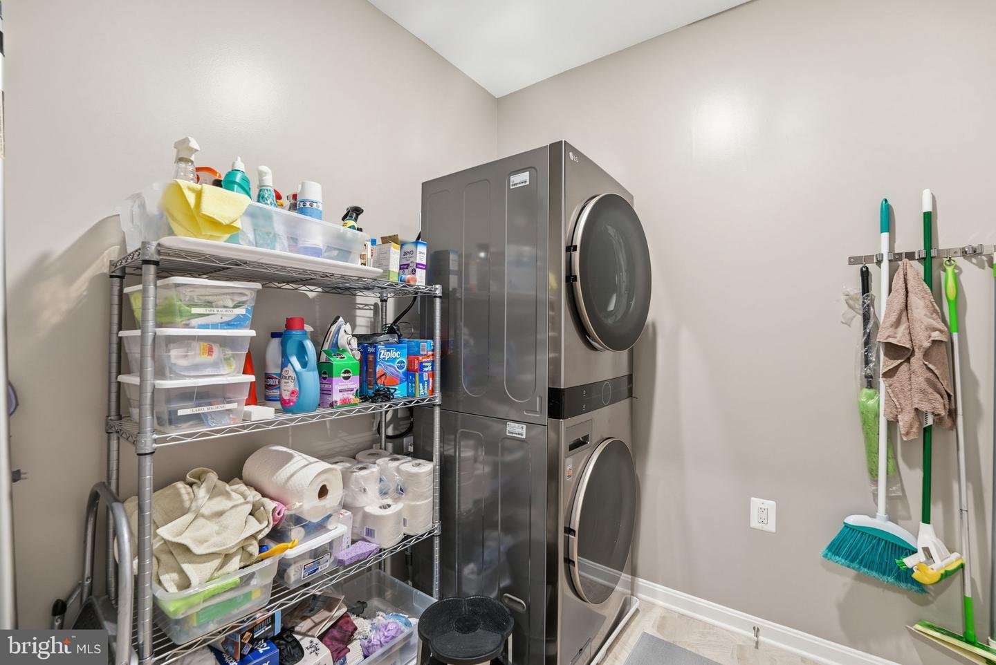 13950 ENGLEFIELD DR #302, WOODBRIDGE, Virginia 22193, 2 Bedrooms Bedrooms, ,2 BathroomsBathrooms,Residential,For sale,13950 ENGLEFIELD DR #302,VAPW2109076 MLS # VAPW2109076