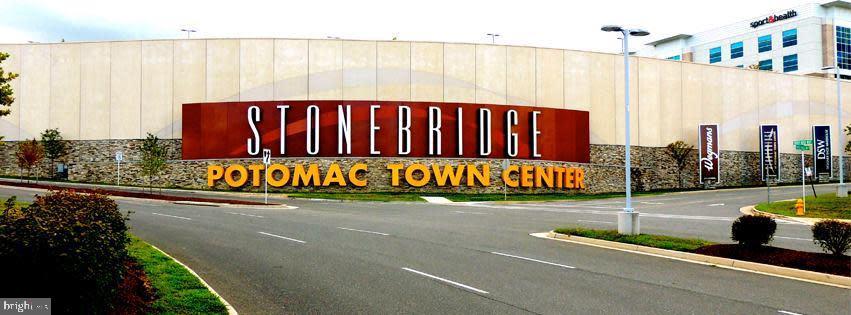 13950 ENGLEFIELD DR #302, WOODBRIDGE, Virginia 22193, 2 Bedrooms Bedrooms, ,2 BathroomsBathrooms,Residential,For sale,13950 ENGLEFIELD DR #302,VAPW2109076 MLS # VAPW2109076