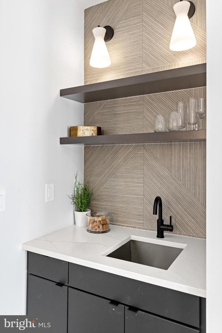 1208 M ST NW #61, WASHINGTON, District Of Columbia 20005, 2 Bedrooms Bedrooms, ,2 BathroomsBathrooms,Residential,For sale,1208 M ST NW #61,DCDC2239208 MLS # DCDC2239208