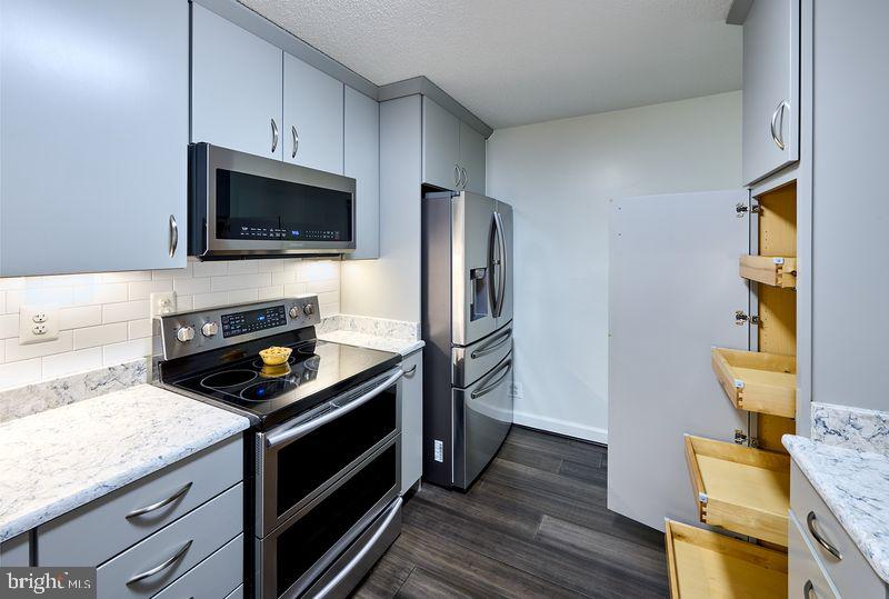 205 YOAKUM PKWY #305, ALEXANDRIA, Virginia 22304, 2 Bedrooms Bedrooms, ,2 BathroomsBathrooms,Residential,For sale,205 YOAKUM PKWY #305,VAAX2052826 MLS # VAAX2052826