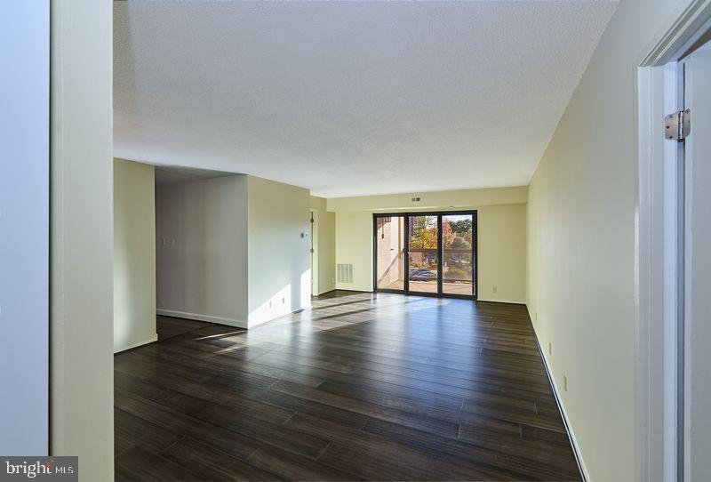 205 YOAKUM PKWY #305, ALEXANDRIA, Virginia 22304, 2 Bedrooms Bedrooms, ,2 BathroomsBathrooms,Residential,For sale,205 YOAKUM PKWY #305,VAAX2052826 MLS # VAAX2052826