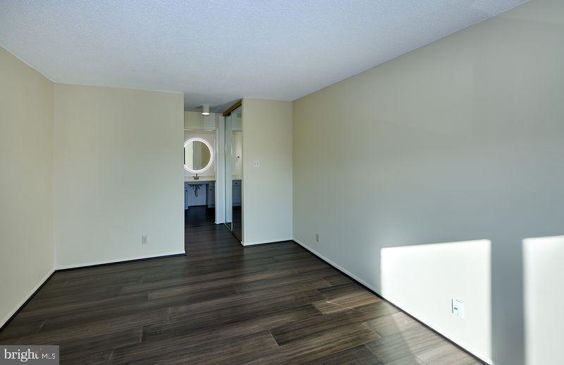 205 YOAKUM PKWY #305, ALEXANDRIA, Virginia 22304, 2 Bedrooms Bedrooms, ,2 BathroomsBathrooms,Residential,For sale,205 YOAKUM PKWY #305,VAAX2052826 MLS # VAAX2052826