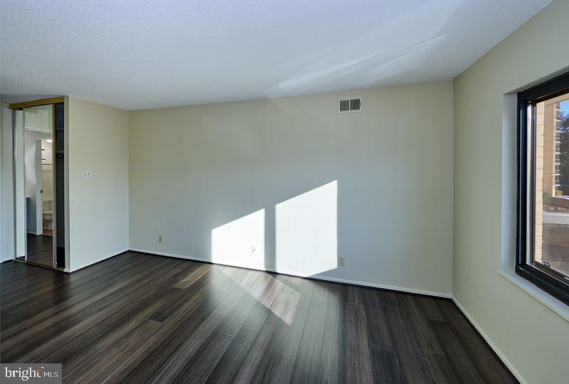 205 YOAKUM PKWY #305, ALEXANDRIA, Virginia 22304, 2 Bedrooms Bedrooms, ,2 BathroomsBathrooms,Residential,For sale,205 YOAKUM PKWY #305,VAAX2052826 MLS # VAAX2052826