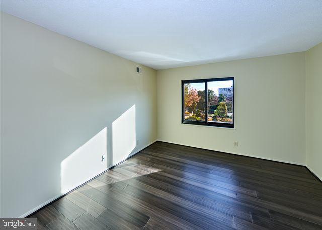 205 YOAKUM PKWY #305, ALEXANDRIA, Virginia 22304, 2 Bedrooms Bedrooms, ,2 BathroomsBathrooms,Residential,For sale,205 YOAKUM PKWY #305,VAAX2052826 MLS # VAAX2052826