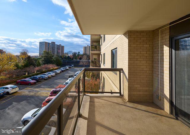 205 YOAKUM PKWY #305, ALEXANDRIA, Virginia 22304, 2 Bedrooms Bedrooms, ,2 BathroomsBathrooms,Residential,For sale,205 YOAKUM PKWY #305,VAAX2052826 MLS # VAAX2052826