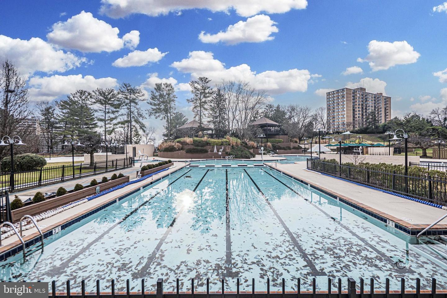 205 YOAKUM PKWY #305, ALEXANDRIA, Virginia 22304, 2 Bedrooms Bedrooms, ,2 BathroomsBathrooms,Residential,For sale,205 YOAKUM PKWY #305,VAAX2052826 MLS # VAAX2052826