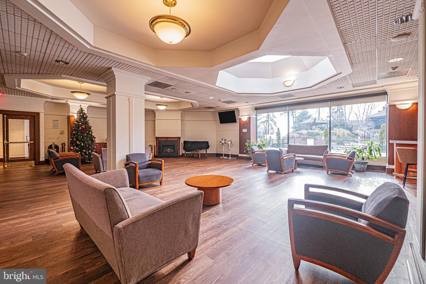 205 YOAKUM PKWY #305, ALEXANDRIA, Virginia 22304, 2 Bedrooms Bedrooms, ,2 BathroomsBathrooms,Residential,For sale,205 YOAKUM PKWY #305,VAAX2052826 MLS # VAAX2052826