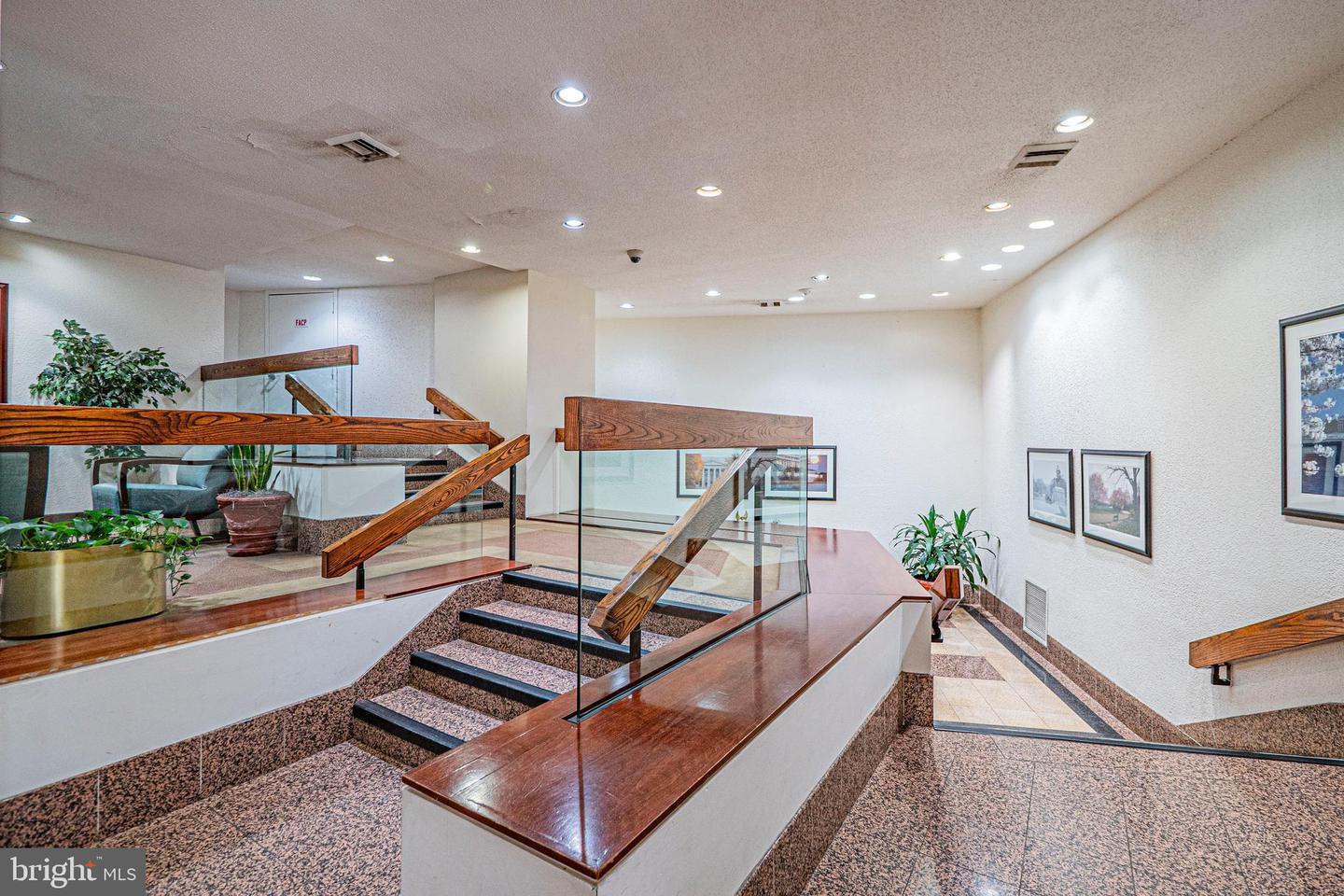 205 YOAKUM PKWY #305, ALEXANDRIA, Virginia 22304, 2 Bedrooms Bedrooms, ,2 BathroomsBathrooms,Residential,For sale,205 YOAKUM PKWY #305,VAAX2052826 MLS # VAAX2052826