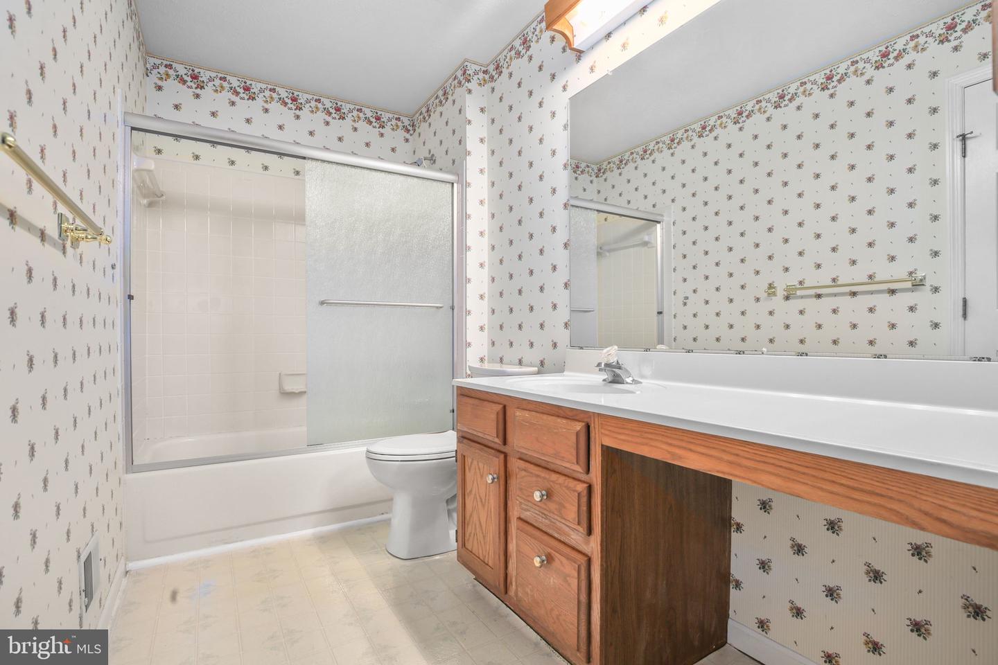 11210 SPRINGFIELD DR, FREDERICKSBURG, Virginia 22408, 5 Bedrooms Bedrooms, ,3 BathroomsBathrooms,Residential,For sale,11210 SPRINGFIELD DR,VASP2038444 MLS # VASP2038444