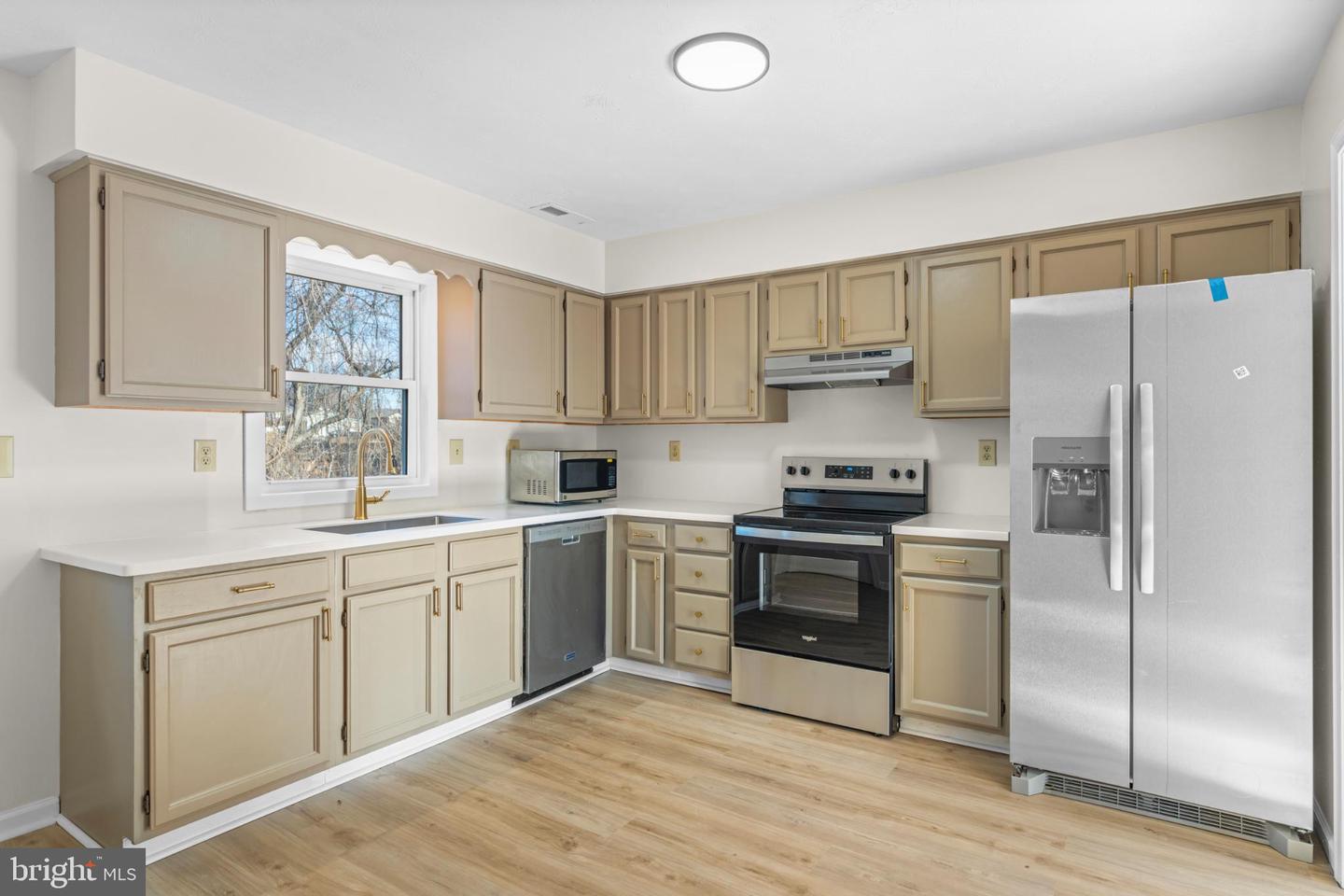 328 MONUMENT DR, STAUNTON, Virginia 24401, 3 Bedrooms Bedrooms, 5 Rooms Rooms,2 BathroomsBathrooms,Residential,For sale,328 MONUMENT DR,VASC2000770 MLS # VASC2000770