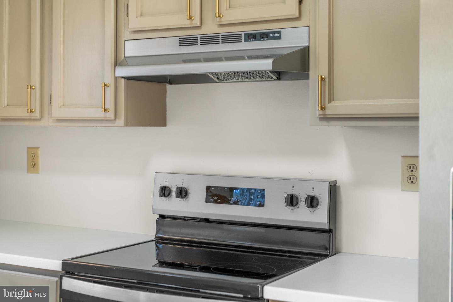 328 MONUMENT DR, STAUNTON, Virginia 24401, 3 Bedrooms Bedrooms, 5 Rooms Rooms,2 BathroomsBathrooms,Residential,For sale,328 MONUMENT DR,VASC2000770 MLS # VASC2000770