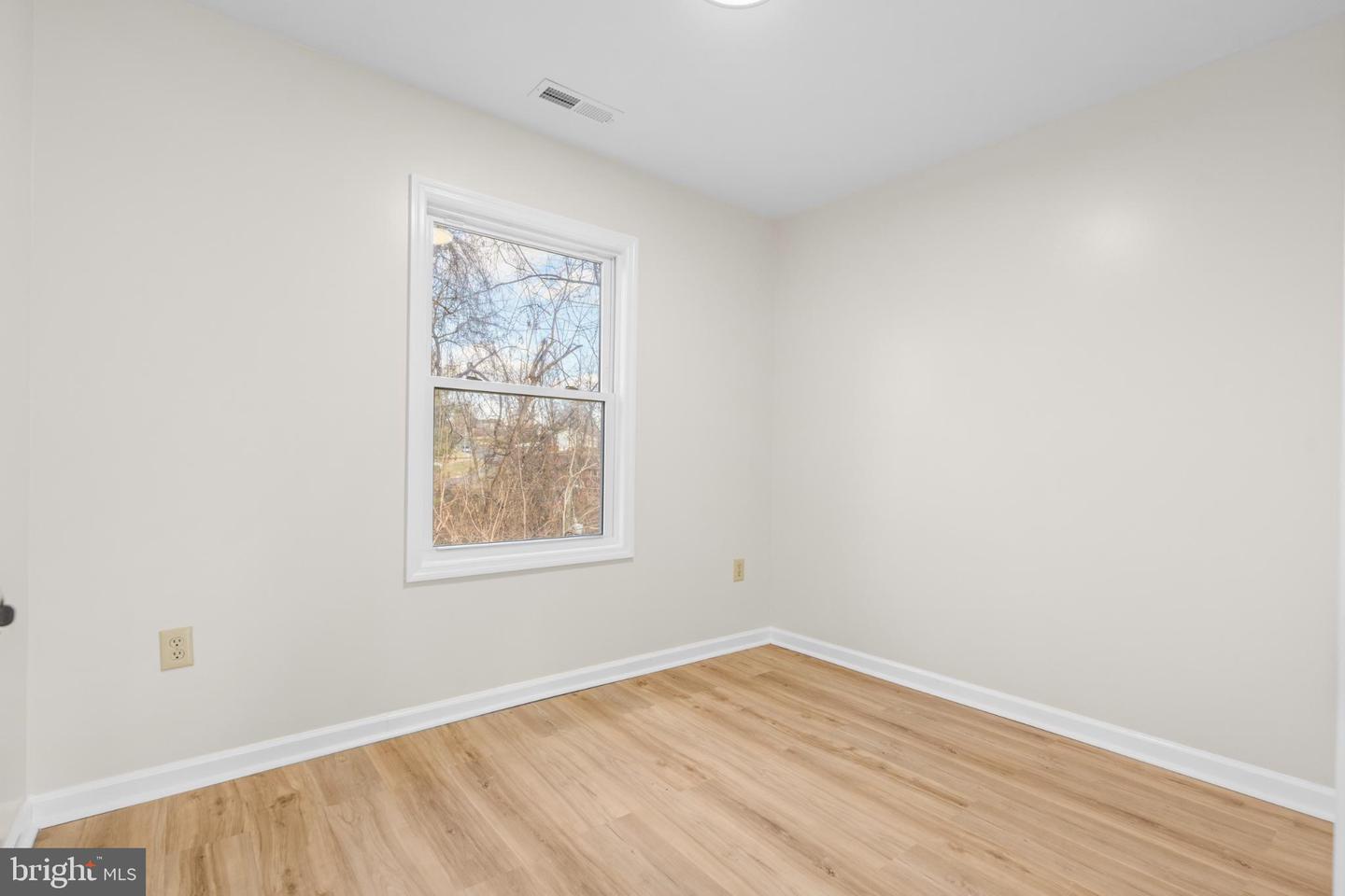 328 MONUMENT DR, STAUNTON, Virginia 24401, 3 Bedrooms Bedrooms, 5 Rooms Rooms,2 BathroomsBathrooms,Residential,For sale,328 MONUMENT DR,VASC2000770 MLS # VASC2000770