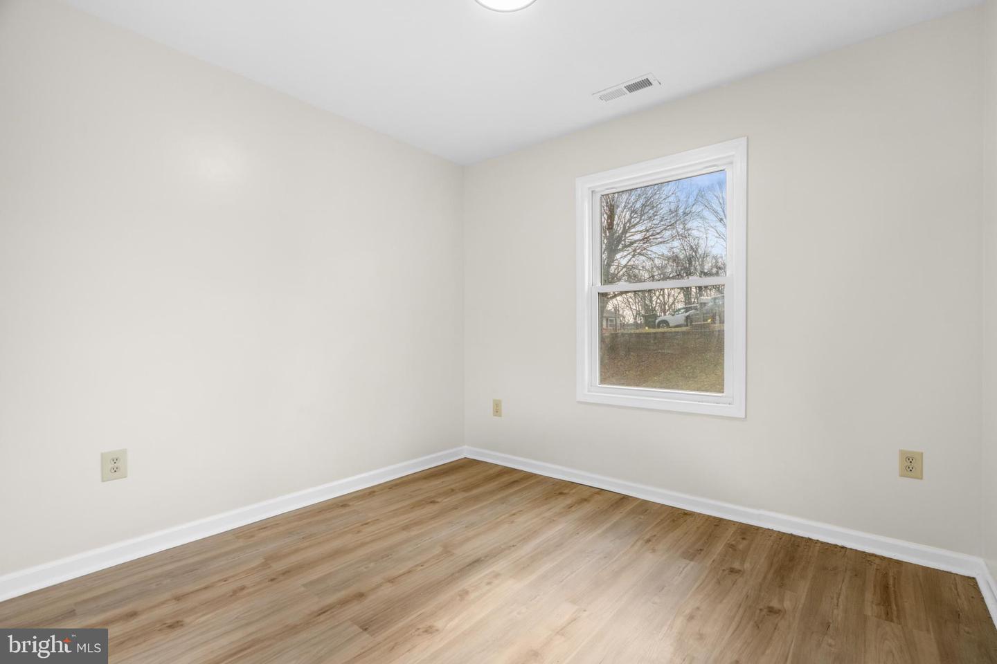 328 MONUMENT DR, STAUNTON, Virginia 24401, 3 Bedrooms Bedrooms, 5 Rooms Rooms,2 BathroomsBathrooms,Residential,For sale,328 MONUMENT DR,VASC2000770 MLS # VASC2000770