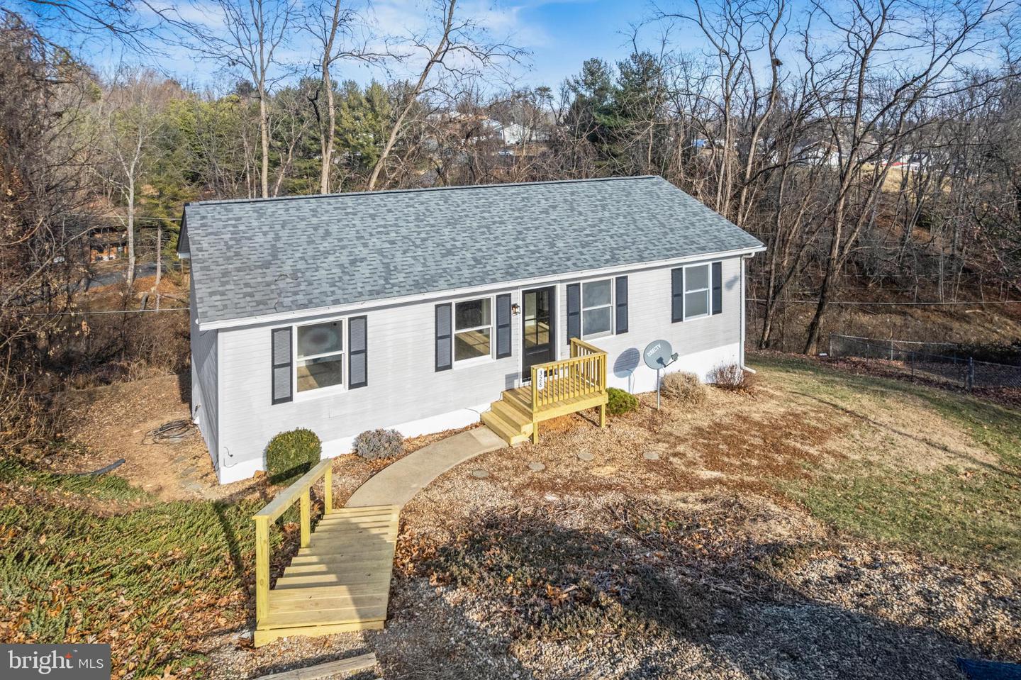 328 MONUMENT DR, STAUNTON, Virginia 24401, 3 Bedrooms Bedrooms, 5 Rooms Rooms,2 BathroomsBathrooms,Residential,For sale,328 MONUMENT DR,VASC2000770 MLS # VASC2000770