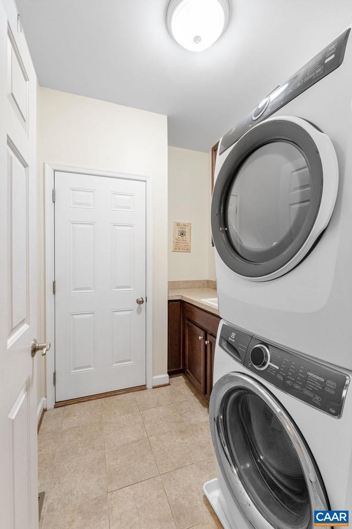 209 TIMBER RIDGE LN, ZION CROSSROADS, Virginia 22942, 5 Bedrooms Bedrooms, ,4 BathroomsBathrooms,Residential,For sale,209 TIMBER RIDGE LN,672244 MLS # 672244