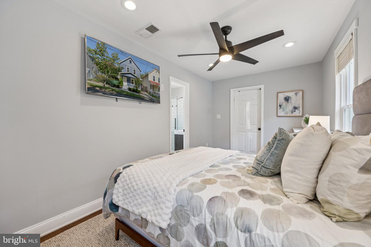 2849 MILLS AVE NE, WASHINGTON, District Of Columbia 20018, 4 Bedrooms Bedrooms, ,3 BathroomsBathrooms,Residential,For sale,2849 MILLS AVE NE,DCDC2240162 MLS # DCDC2240162