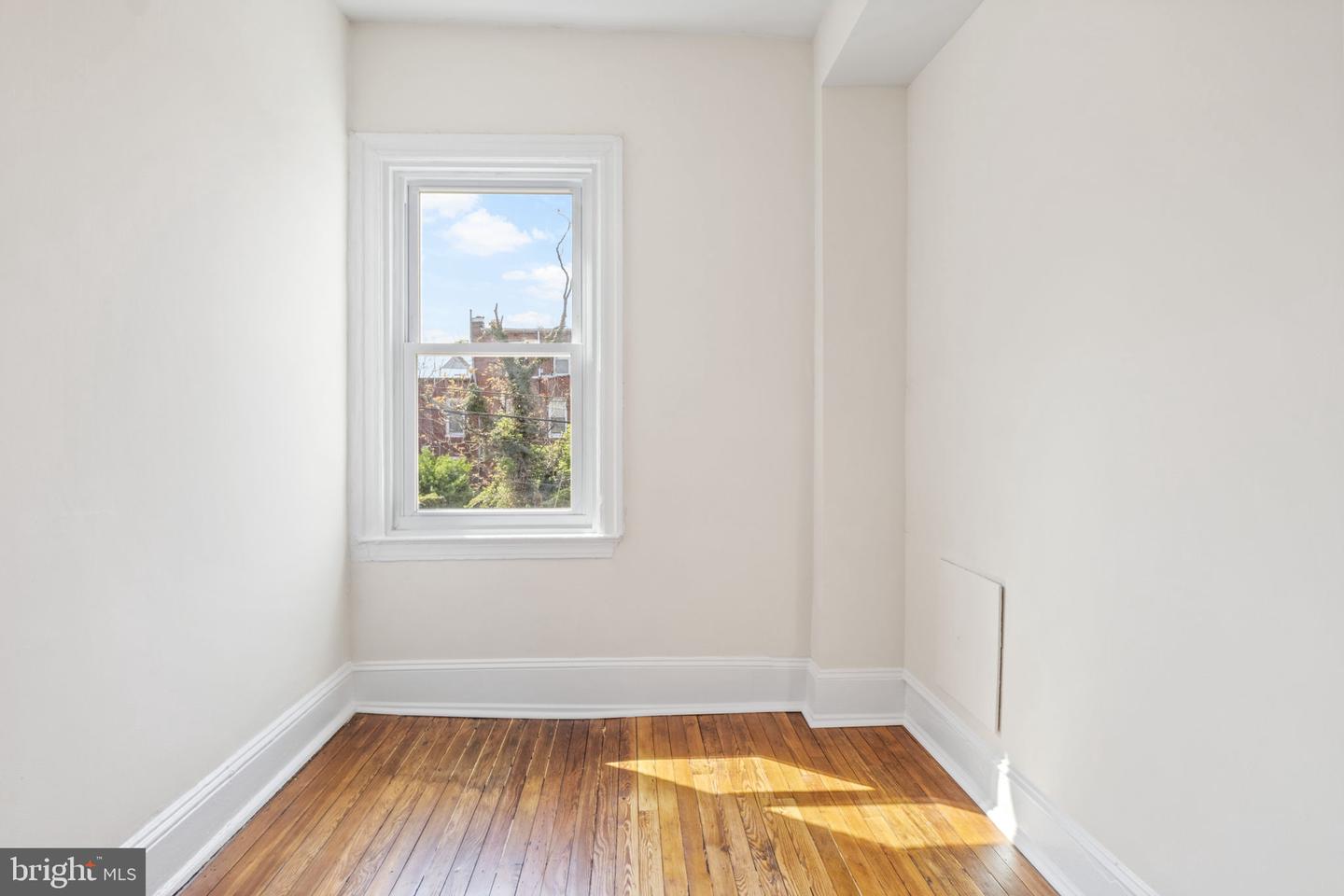 32 RANDOLPH PL NW, WASHINGTON, District Of Columbia 20001, 3 Bedrooms Bedrooms, ,1 BathroomBathrooms,Residential,For sale,32 RANDOLPH PL NW,DCDC2194604 MLS # DCDC2194604