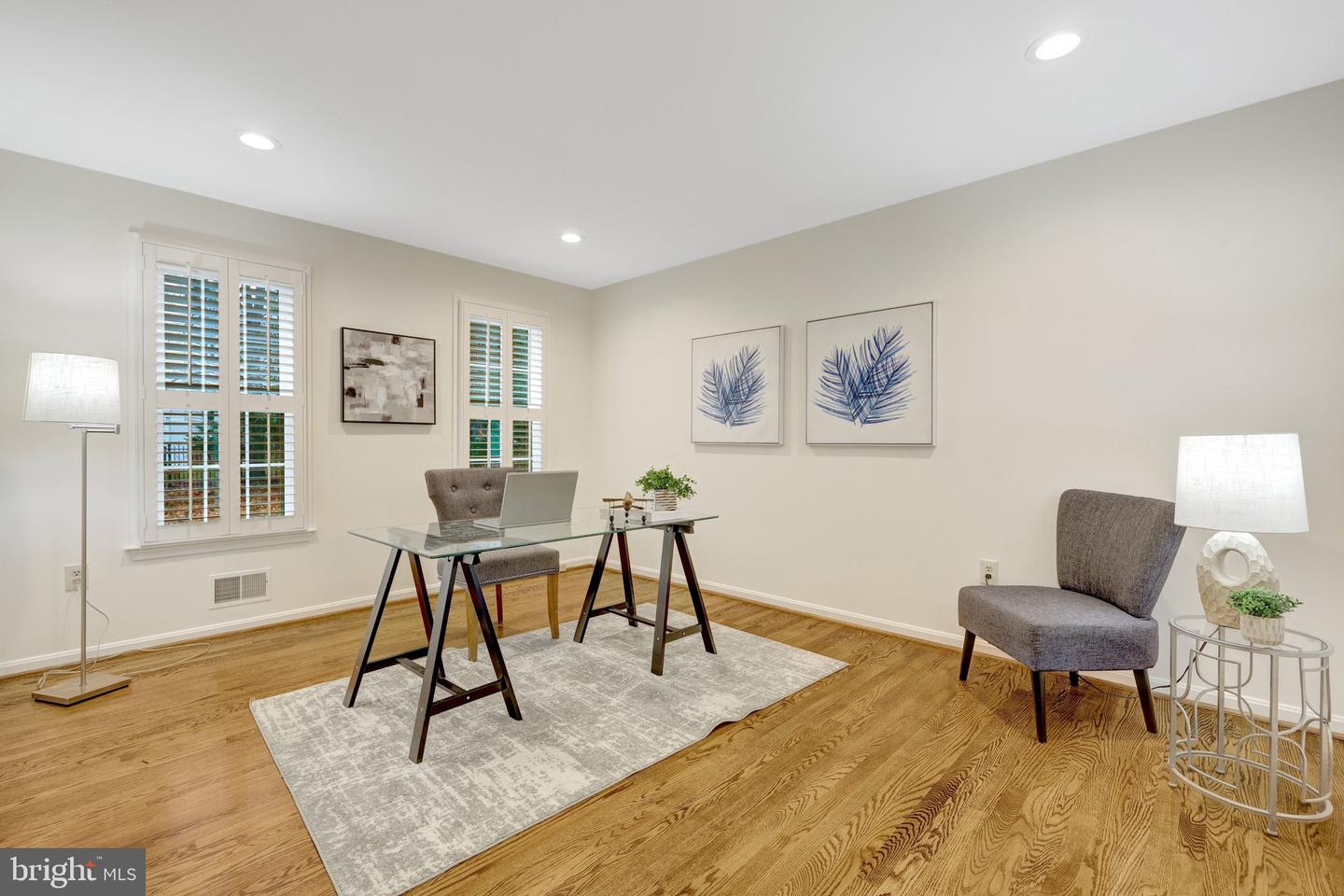 933 HOLLY CREEK DR, GREAT FALLS, Virginia 22066, 5 Bedrooms Bedrooms, ,3 BathroomsBathrooms,Residential,For sale,933 HOLLY CREEK DR,VAFX2245606 MLS # VAFX2245606